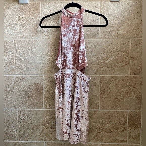 ✨HOLLISTER Cutout High-neck Velvet Skater Dress Pink Champagne Small - Picture 5 of 8